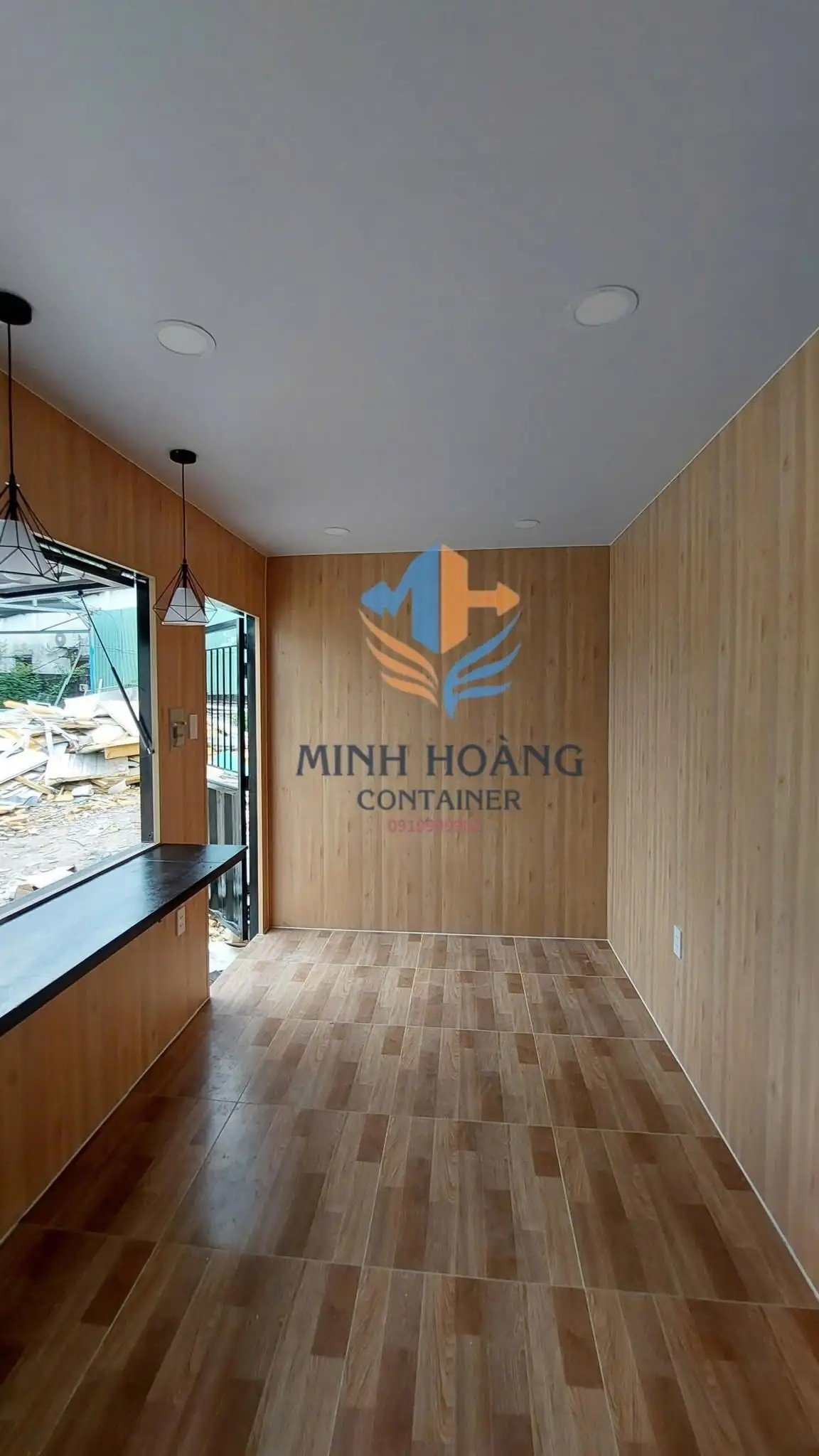 Container Cafe 20 Feet Đen Viền Trắng Có Toilet Cửa Ngoài 